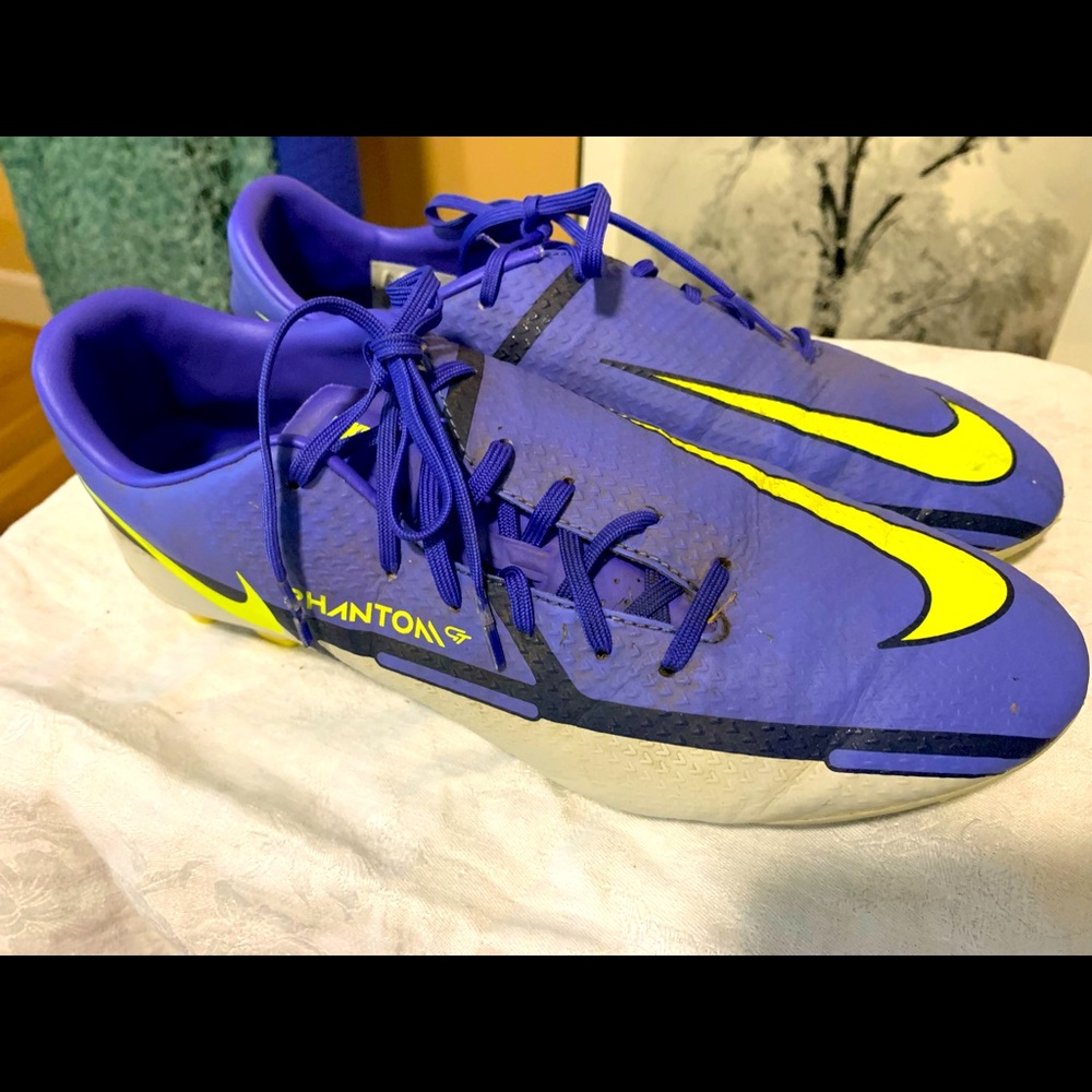 Men’s Nike Phantom GT2 Academy FG soccer cleats